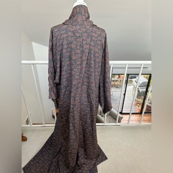 Beautiful Vintage floral dark purple kimono perfect for fall imported Japan - Picture 2 of 8